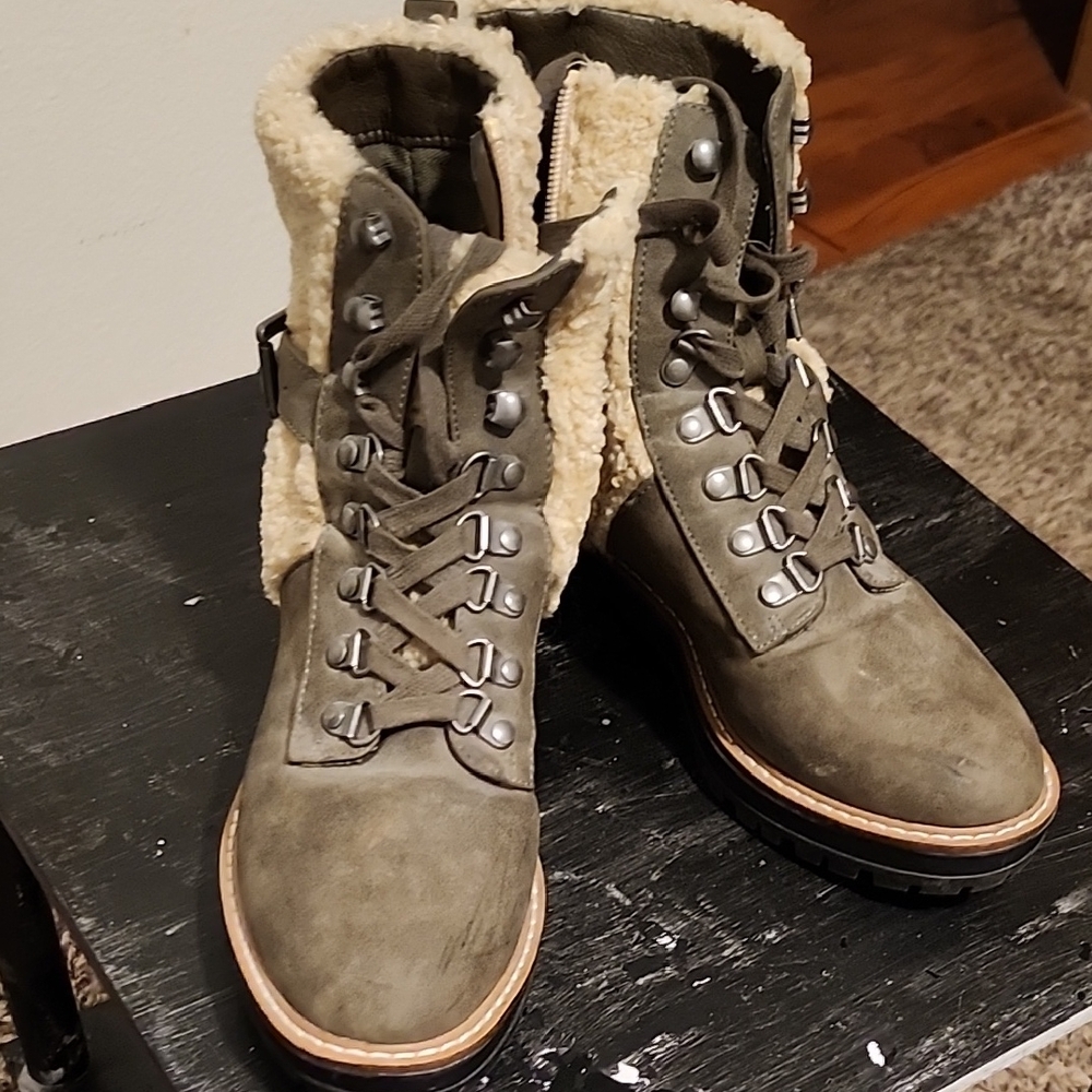 Women's Shearling-Lined Lace-Up Boots
